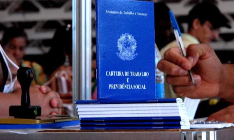 A informalidade, em 40%, também ajudou na redução de pedidos de seguro-desemprego