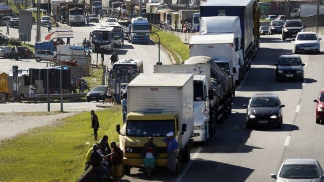 Reajuste de 25% no diesel inviabiliza o trabalho de muitos caminhoneiros