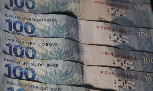 Quem deseja complementar a aposentadoria pode investir em títulos públicos